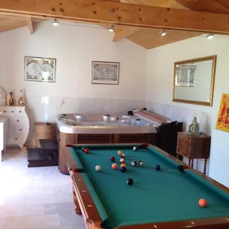 וילה Magnifique Vila Avec Jacuzzi Et Billard *