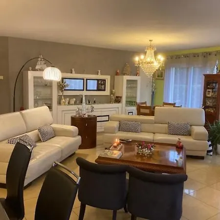 Magnifique Vila Avec Jacuzzi Et Billard