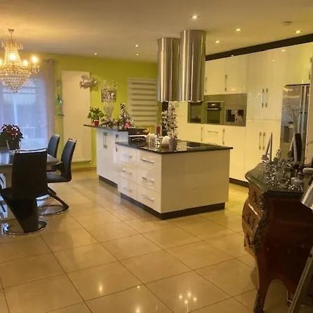 וילה Magnifique Vila Avec Jacuzzi Et Billard