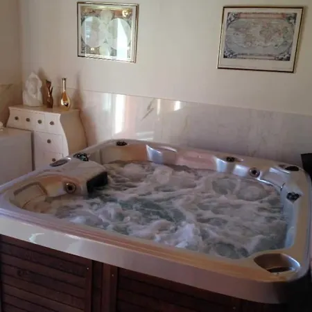 וילה Magnifique Vila Avec Jacuzzi Et Billard